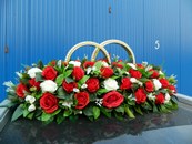 Свадебные кольца на машину с жемчугом, красными и белыми розами арт.122-523