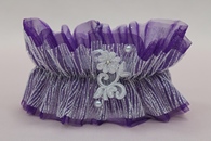 Подвязка для невесты с фатином и кружевом фиолетово-белая в коробочке арт.019-266