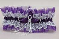 Подвязка для невесты с фатином и кружевом фиолетово-белая в коробочке арт.019-267