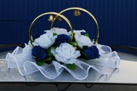 Свадебные кольца на машину с белыми и синими розами арт. 122-299