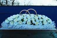 Свадебные кольца на машину жемчуг с белыми и айвори розами арт. 122-134