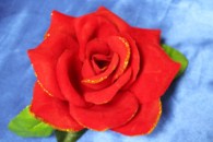Роза красная бархатная с золотом на присоске арт. 128-029