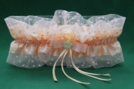 Подвязка для невесты в горошек персиковая в коробочке арт. 019-285
