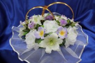 Свадебные кольца на машину с белыми розами, лилиями и орхидеями, арт. 122-223