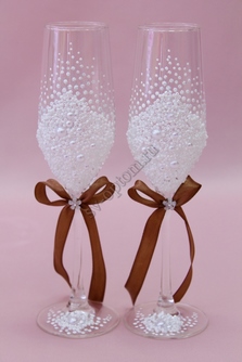 Свадебные бокалы с бисером, жемчугом и коричневыми бантиками арт. 0454-728