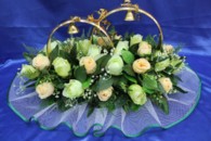 Свадебные кольца на машину с персиковыми и айвори розами, арт. 122-324