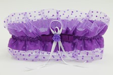 Подвязка для невесты фиолетовая в горошек в коробочке арт. 019-304