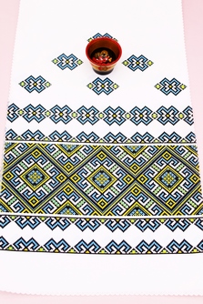 Рушник на свадьбу для каравая с желто-голубым и черным орнаментом 200х35см арт.070-518