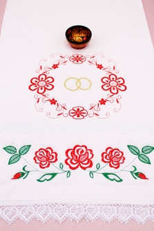 Рушник на свадьбу для каравая льняной с красной и зеленой вышивкой арт.070-526