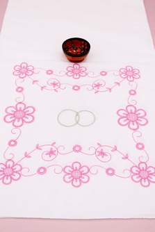 Рушник на свадьбу для каравая льняной с розовой вышивкой арт.070-532