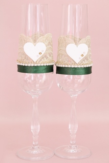 Свадебные бокалы ручной работы Bohemia зелено-золотые с кружевом и сердечками из дерева арт.0454-754