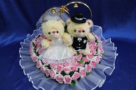 Свадебные кольца на машину с большими мишками и бело-розовыми латексными розами арт. 122-442