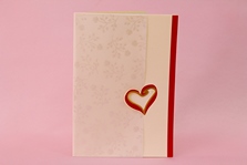 Приглашение на свадьбу айвори с красным сердечком + вкладыш с текстом + конверт (цена за упаковку 10шт) арт.190190
