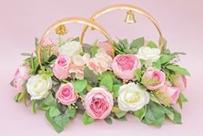 Свадебные кольца на машину с белыми и розовыми пионами и розами, арт.122-555