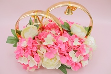 Свадебные кольца на машину с айвори пионами и розовой гортензией, арт.122-564
