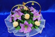 Свадебные кольца на машину с фиолетовыми лилиями и персиковыми розами арт. 122-243