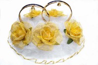 Свадебные кольца на машину с большими золотыми цветами арт. 122-090