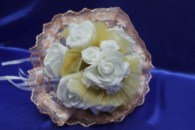 Букет дублер для невесты латексный с белыми розами и золотым фатином арт. 020-293