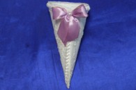 Кулечек для лепестков роз айвори с сиреневым бантиком арт. 084-026