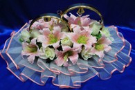 Свадебные кольца на машину с розовыми лилиями и розами айвори арт. 122-395