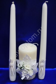 Набор из трех свечей с белой бутоньеркой арт. 062-151