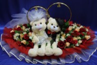 Свадебные кольца на машину поющие мишки с красными и персиковыми розами арт. 122-435