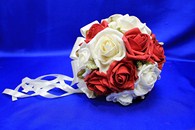 Букет дублер для невесты с красными, айвори и белыми латексными розами арт. 020-114