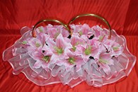 Свадебные кольца на машину розовые лилии с двойной юбочкой арт. 122-348