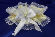 Подвязка для невесты атласно-кружевная айвори-белая арт.019-033