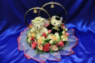 Свадебные кольца на машину маленькие мишки с персиковыми и фуксия розами арт. 122-045