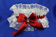 Подвязка для невесты кружевная белая с бордовым бантиком арт.019-006