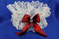 Подвязка для невесты кружевная белая с бордовым бантиком арт.019-002