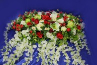 Икебана с красными розами и пионами арт. 056-086