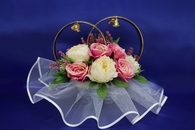 Свадебные кольца на машину с пионами айвори и розовыми розами, арт. 122-521