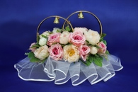 Свадебные кольца на машину с розовыми розами и персиковыми пионами, арт. 122-531