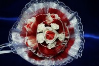 Букет дублер для невесты с бело-красными латексными розами арт. 020-347