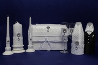 Свадебный набор белый (Сундучок, Одежда на шампанское, Свечи, Бокалы, ) арт. 053-195