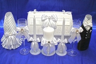 Свадебный набор белый (сундучок, одежда на шампанское, свечи, бокалы) арт. 053-208