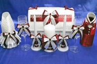 Свадебный набор бордовый (сундучок, одежда на шампанское, свечи, бокалы) арт. 053-213