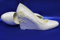 Свадебные туфли для невесты белые на танкетке С-393. Размеры: 36,37. Каблук 8см.
