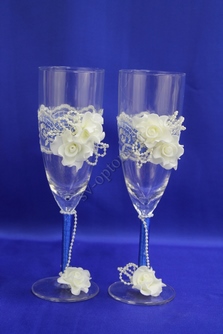 Свадебные бокалы  ручной работы с белыми цветочками арт. 045-030
