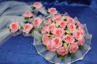 Круг с цветами и фатином на капот с розовыми розами арт. 1207-017