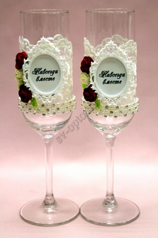 Свадебные бокалы с кружевом айвори и надписью 