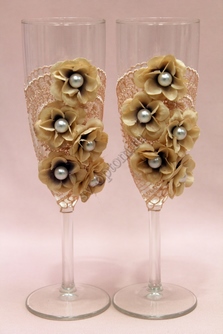 Свадебные бокалы ручной работы с пудровым кружевом и цветами арт. 0454-701