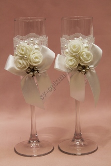 Свадебные бокалы ручной работы с белыми цветами и бантиками арт. 0454-705
