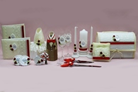 Набор айвори-красный (сундучок, одежка, свечи, бокалы, значки, замок, нож-лопатка, подушка) арт. 053-298